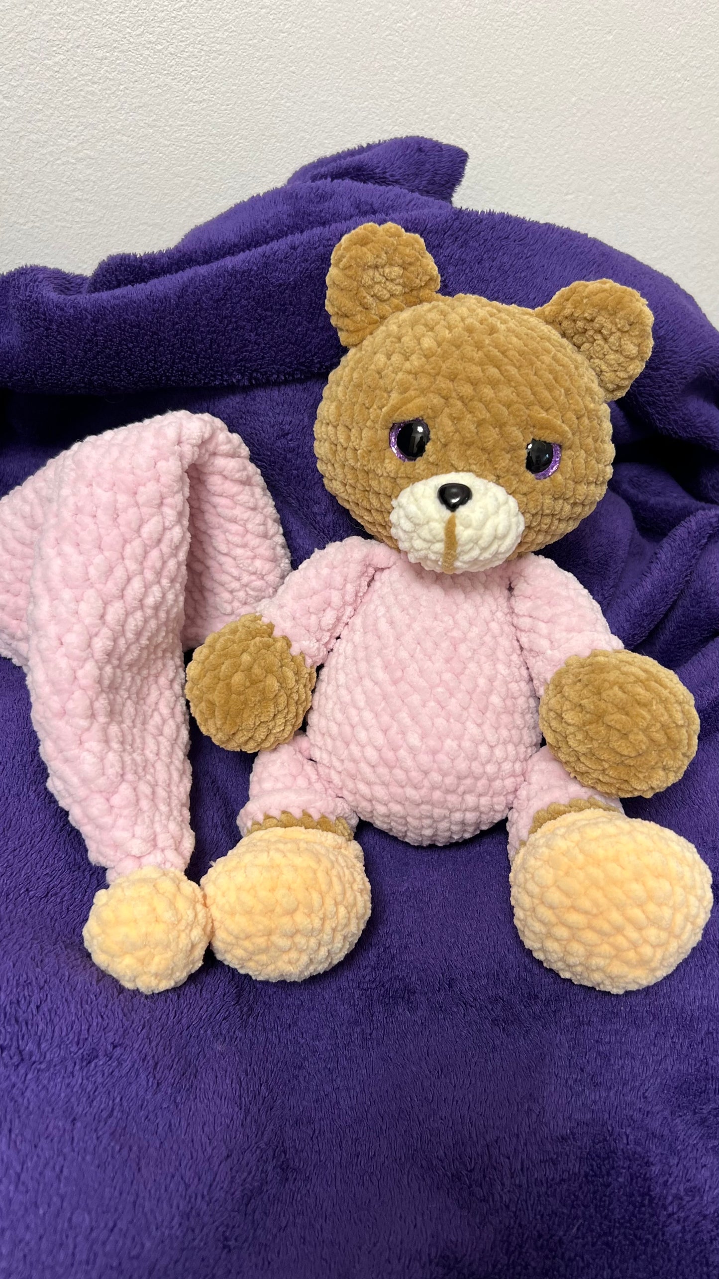 ✨ Nuni – dein kleiner Traumzeit-Bär im Schlummer-Pyjama